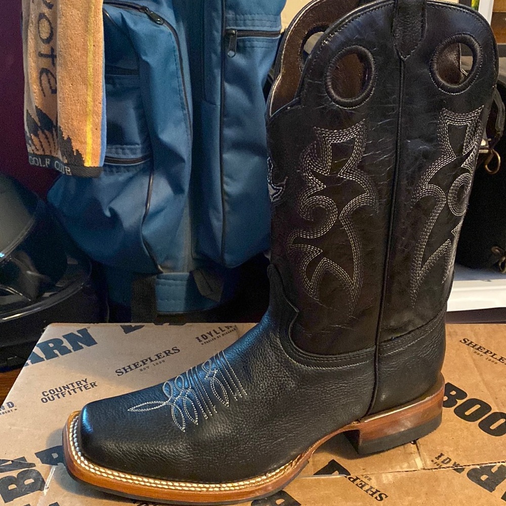 Black Bullhide men’s Cowboy boots